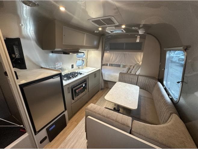 2026 Airstream 2026 Airstream Caravel - thumbnail 8