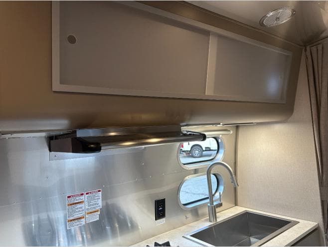 2026 Airstream 2026 Airstream Caravel - thumbnail 11