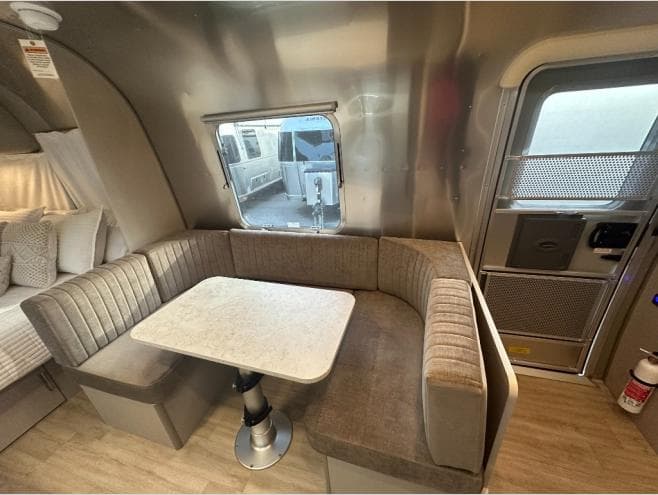 2026 Airstream 2026 Airstream Caravel - thumbnail 12