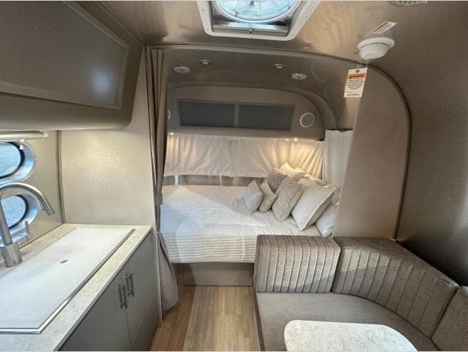 2026 Airstream 2026 Airstream Caravel - thumbnail 13