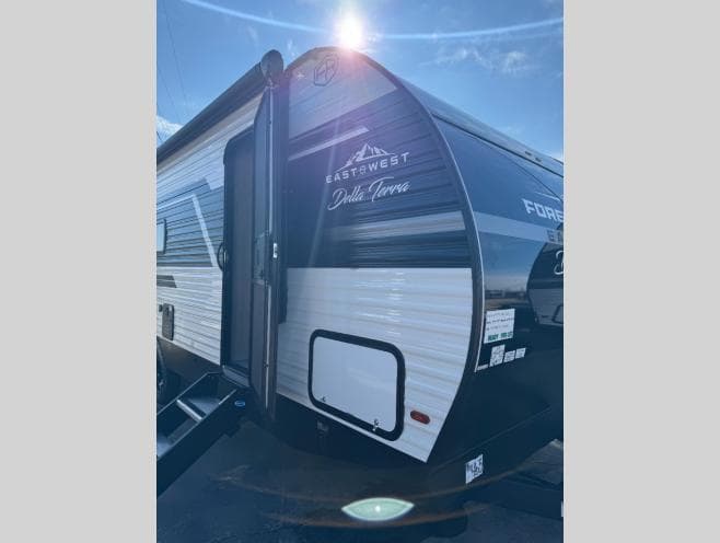 2026 East To West Della Terra 251RD