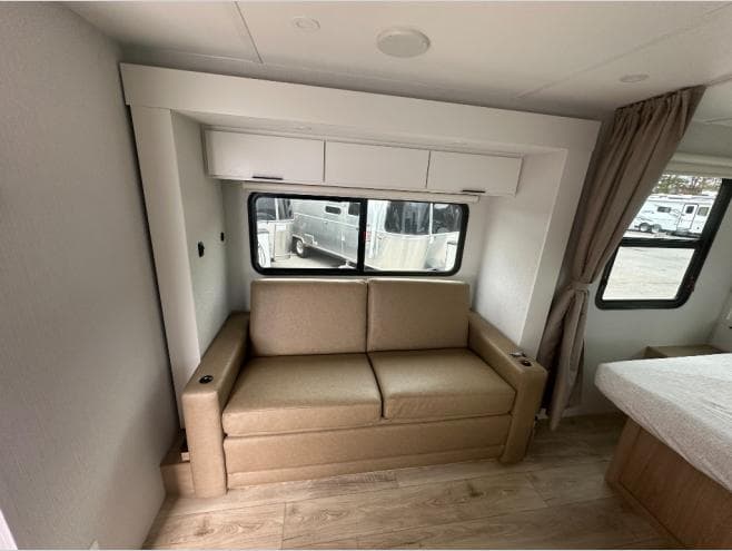 2026 Winnebago 2026 Winnebago Thrive - thumbnail 13