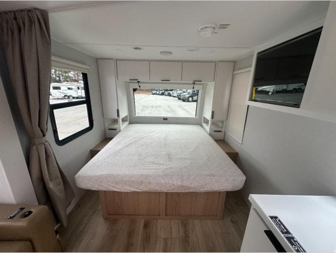 2026 Winnebago 2026 Winnebago Thrive - thumbnail 14