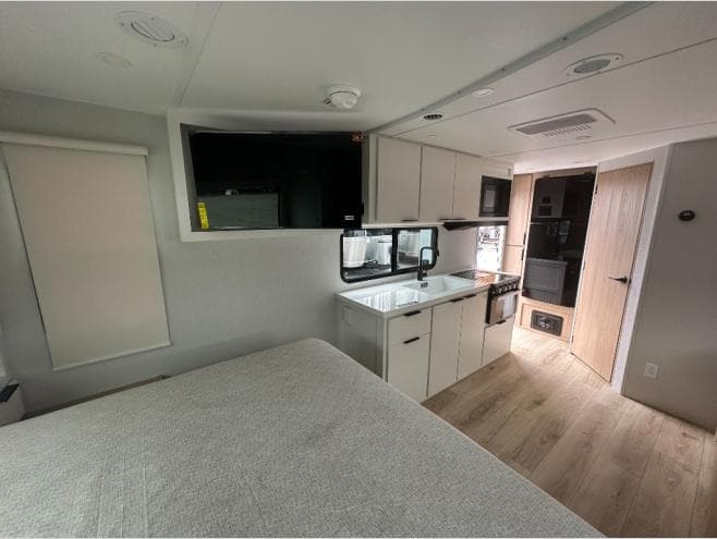 2026 Winnebago 2026 Winnebago Thrive - thumbnail 16