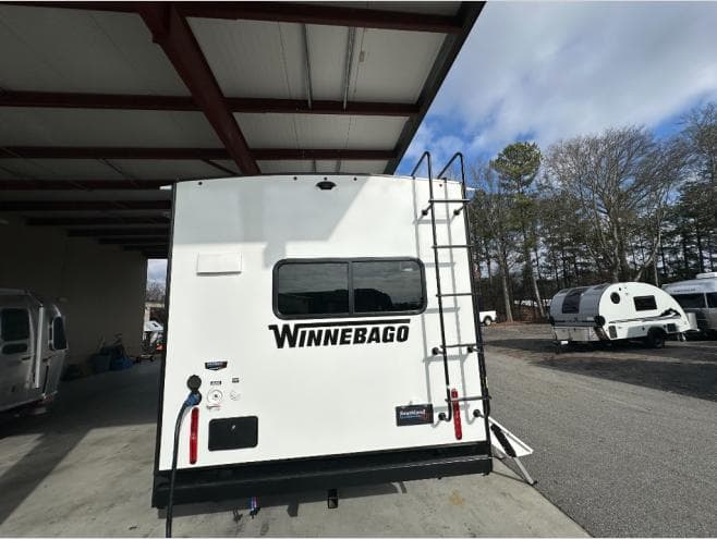 2026 Winnebago 2026 Winnebago Thrive - thumbnail 4
