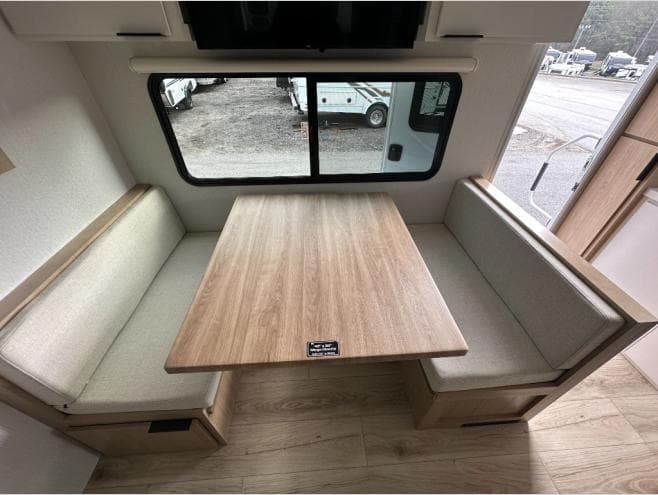 2026 Winnebago 2026 Winnebago Thrive - thumbnail 10