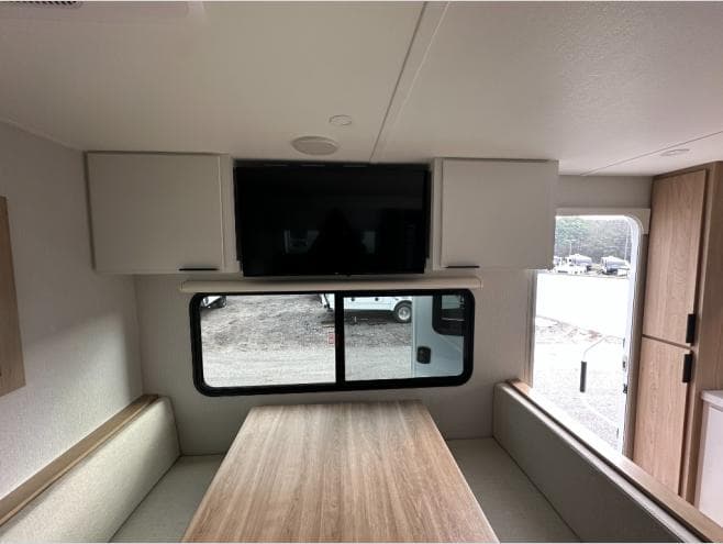 2026 Winnebago 2026 Winnebago Thrive - thumbnail 11