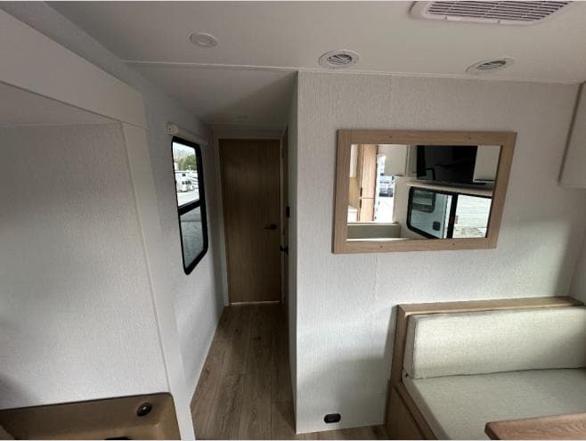 2026 Winnebago 2026 Winnebago Thrive - thumbnail 12