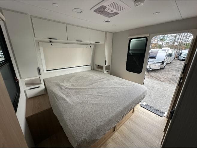 2026 Winnebago 2026 Winnebago Thrive - thumbnail 19