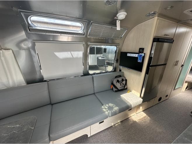 2026 Airstream 2026 Airstream Flying Cloud - thumbnail 9