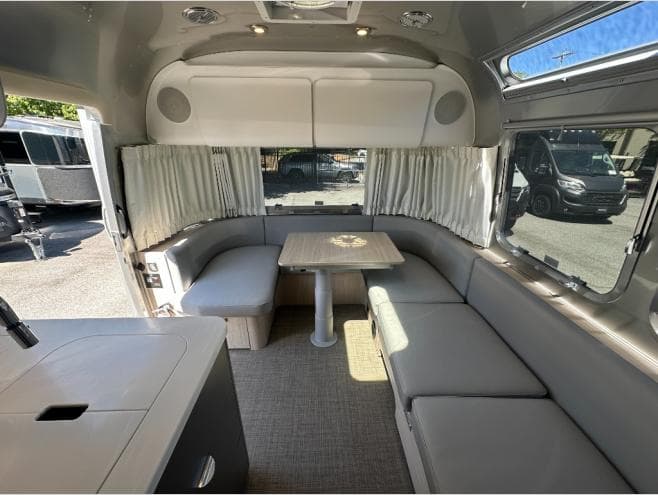 2026 Airstream 2026 Airstream Globetrotter - thumbnail 8