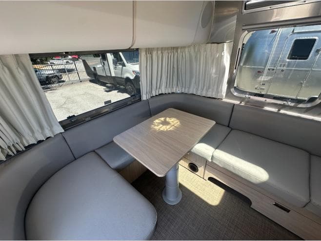 2026 Airstream 2026 Airstream Globetrotter - thumbnail 10