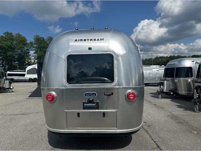 2026 Airstream 2026 Airstream World Traveler - thumbnail 4