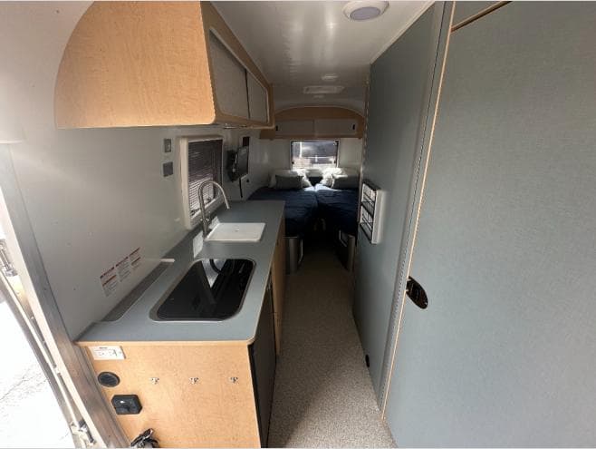 2026 Airstream 2026 Airstream World Traveler - thumbnail 8