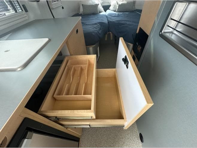 2026 Airstream 2026 Airstream World Traveler - thumbnail 12