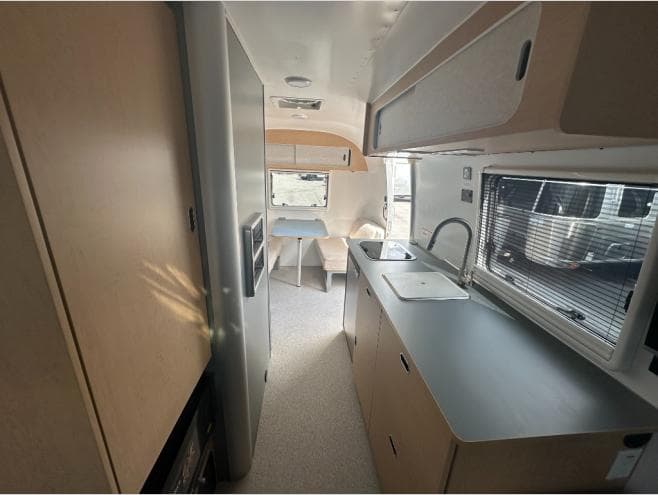 2026 Airstream 2026 Airstream World Traveler - thumbnail 15