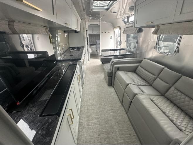 2026 Airstream 2026 Airstream Classic - thumbnail 6