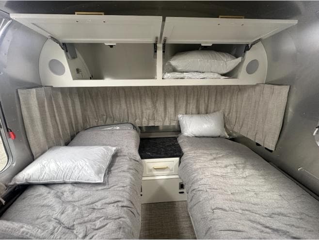 2026 Airstream 2026 Airstream Classic - thumbnail 8