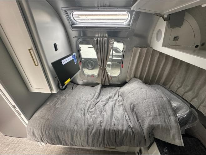 2026 Airstream 2026 Airstream Classic - thumbnail 9
