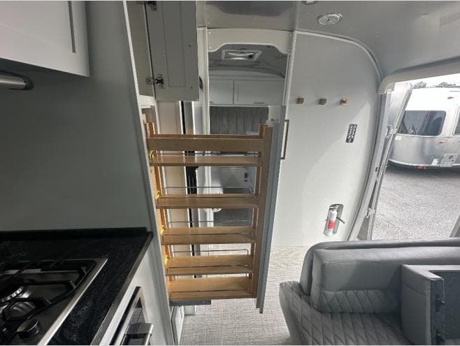 2026 Airstream 2026 Airstream Classic - thumbnail 15