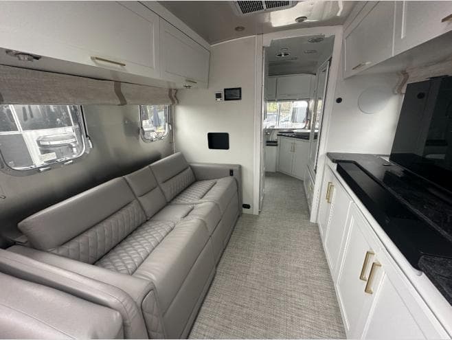 2026 Airstream 2026 Airstream Classic - thumbnail 23