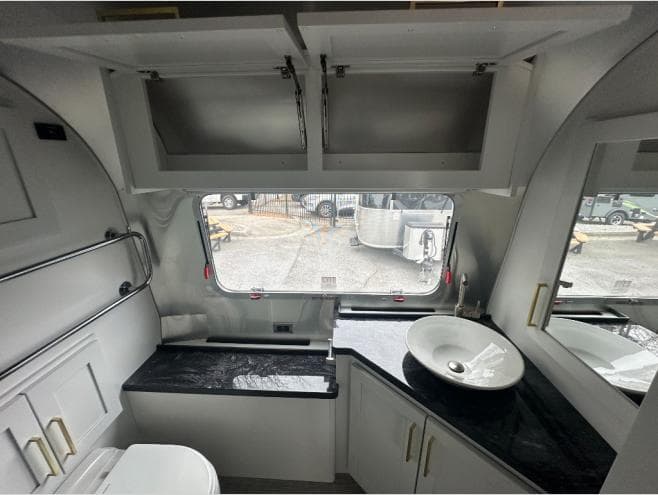 2026 Airstream 2026 Airstream Classic - thumbnail 27