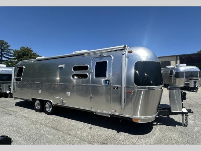 2026 Airstream Trade Wind 25FB Twin