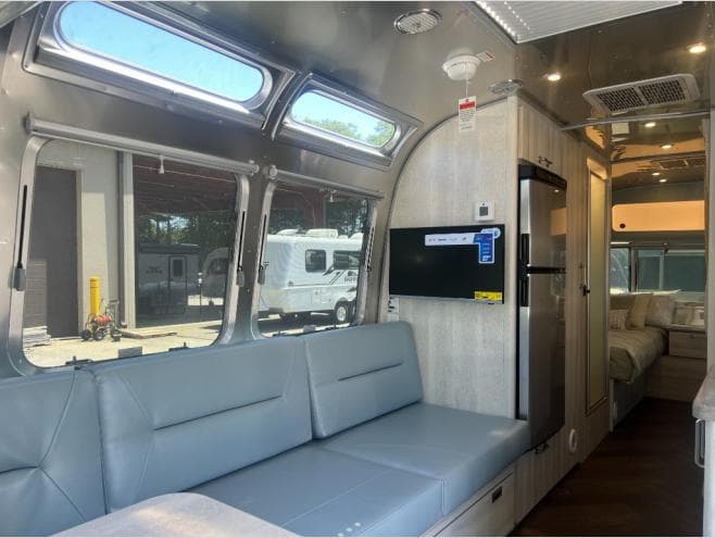 2026 Airstream 2026 Airstream International - thumbnail 8