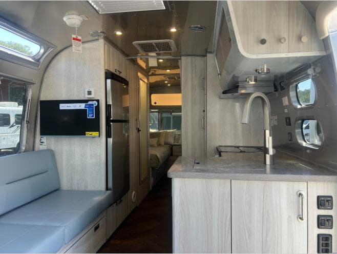 2026 Airstream 2026 Airstream International - thumbnail 9