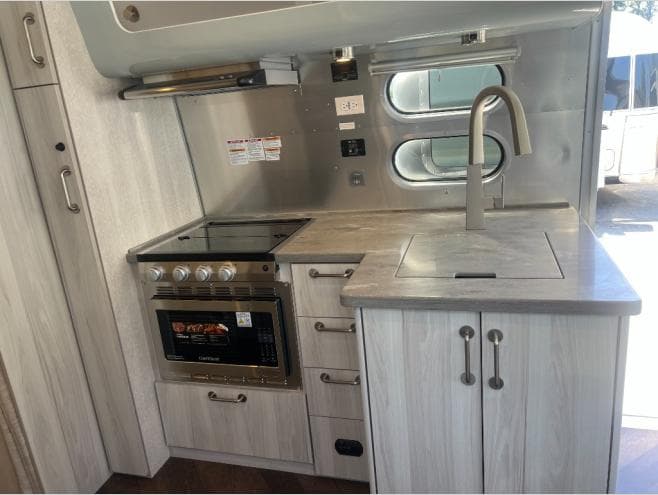 2026 Airstream 2026 Airstream International - thumbnail 10