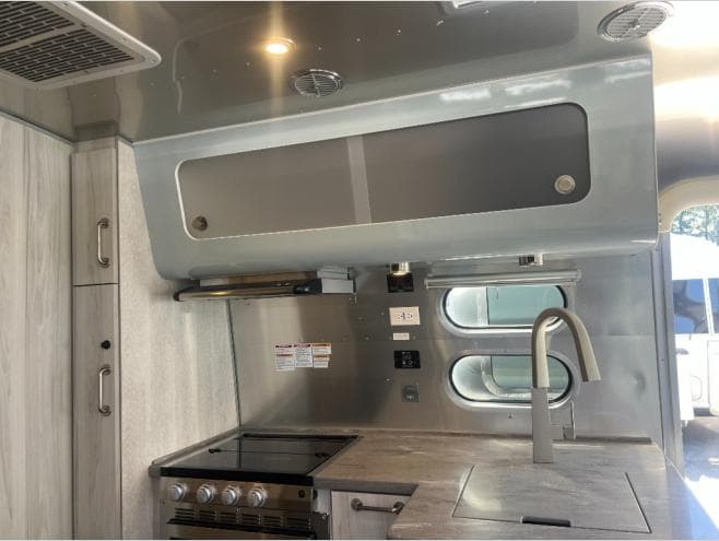 2026 Airstream 2026 Airstream International - thumbnail 11