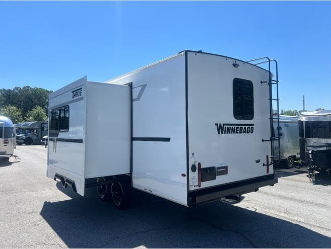 2026 Winnebago 2026 Winnebago Thrive - thumbnail 5