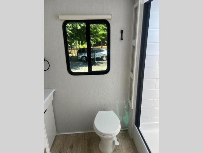 2026 Winnebago 2026 Winnebago Thrive - thumbnail 8