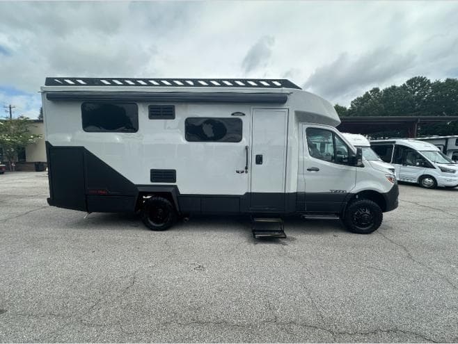 2026 Tiffin Motorhomes 2026 Tiffin Motorhomes Open Trail - thumbnail 3