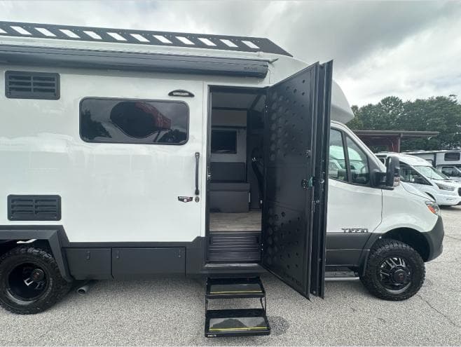 2026 Tiffin Motorhomes 2026 Tiffin Motorhomes Open Trail - thumbnail 14