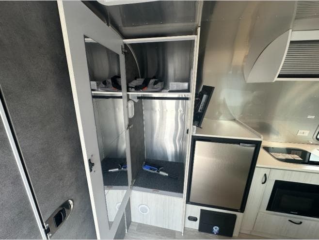 2024 Airstream 2024 Airstream Bambi - thumbnail 11