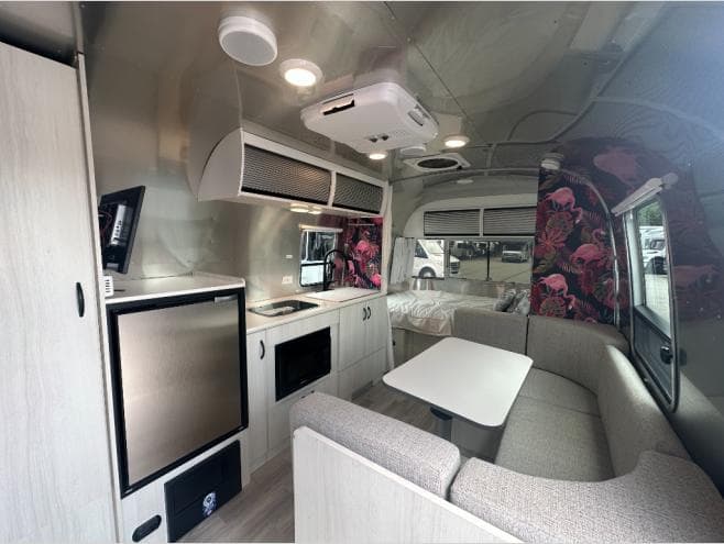 2024 Airstream 2024 Airstream Bambi - thumbnail 12