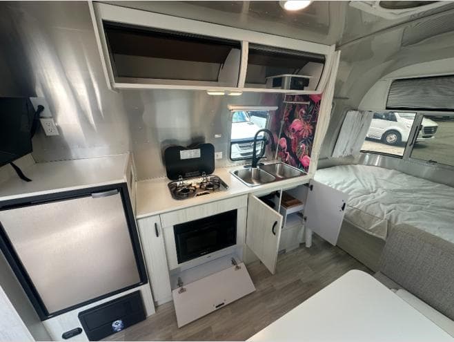 2024 Airstream 2024 Airstream Bambi - thumbnail 15