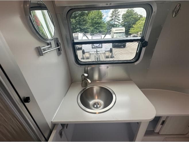 2024 Airstream 2024 Airstream Bambi - thumbnail 26