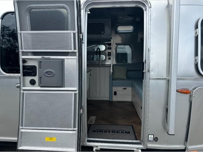 2023 Airstream 2023 Airstream International - thumbnail 5