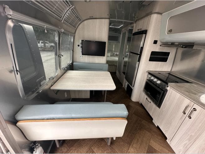 2023 Airstream 2023 Airstream International - thumbnail 8