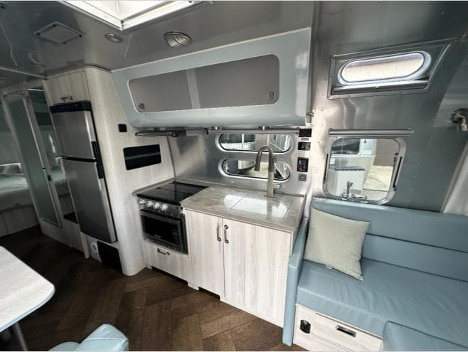 2023 Airstream 2023 Airstream International - thumbnail 9