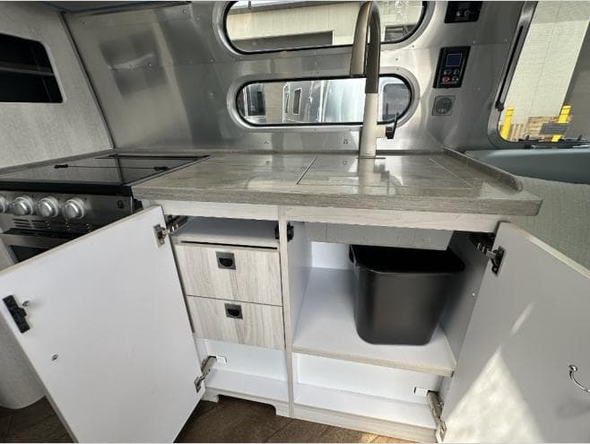 2023 Airstream 2023 Airstream International - thumbnail 11