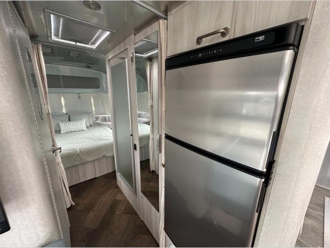 2023 Airstream 2023 Airstream International - thumbnail 12