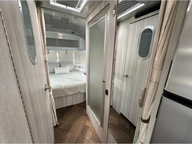 2023 Airstream 2023 Airstream International - thumbnail 14