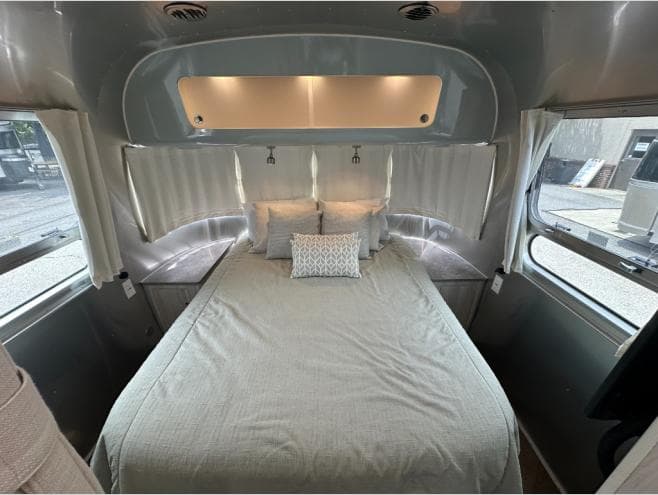 2023 Airstream 2023 Airstream International - thumbnail 15