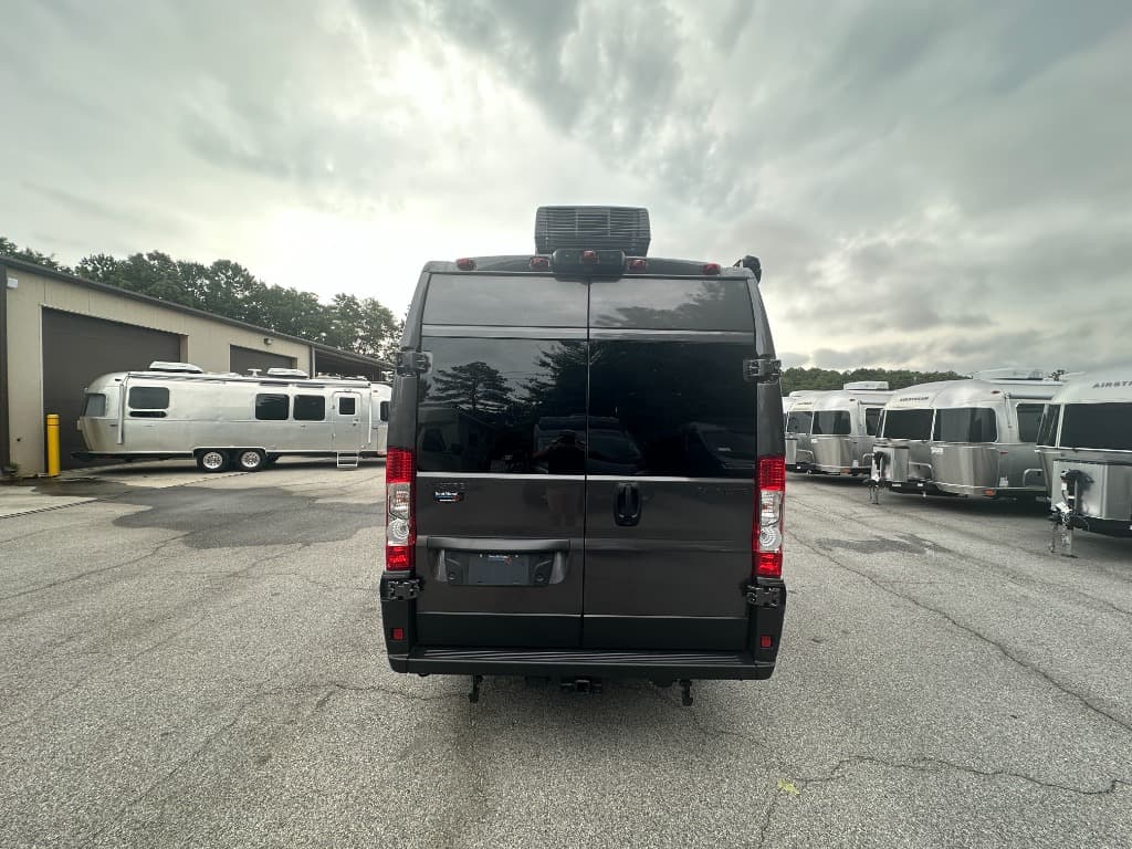 2027 Airstream 2027 Airstream Rangeline - thumbnail 6