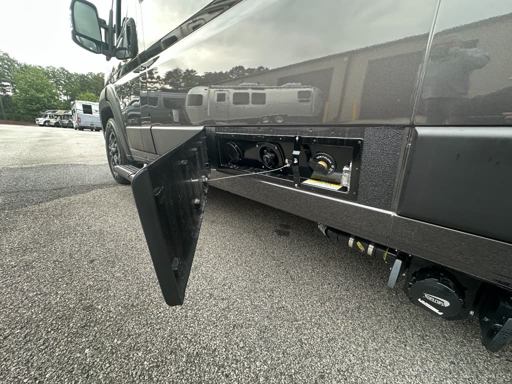 2027 Airstream 2027 Airstream Rangeline - thumbnail 13