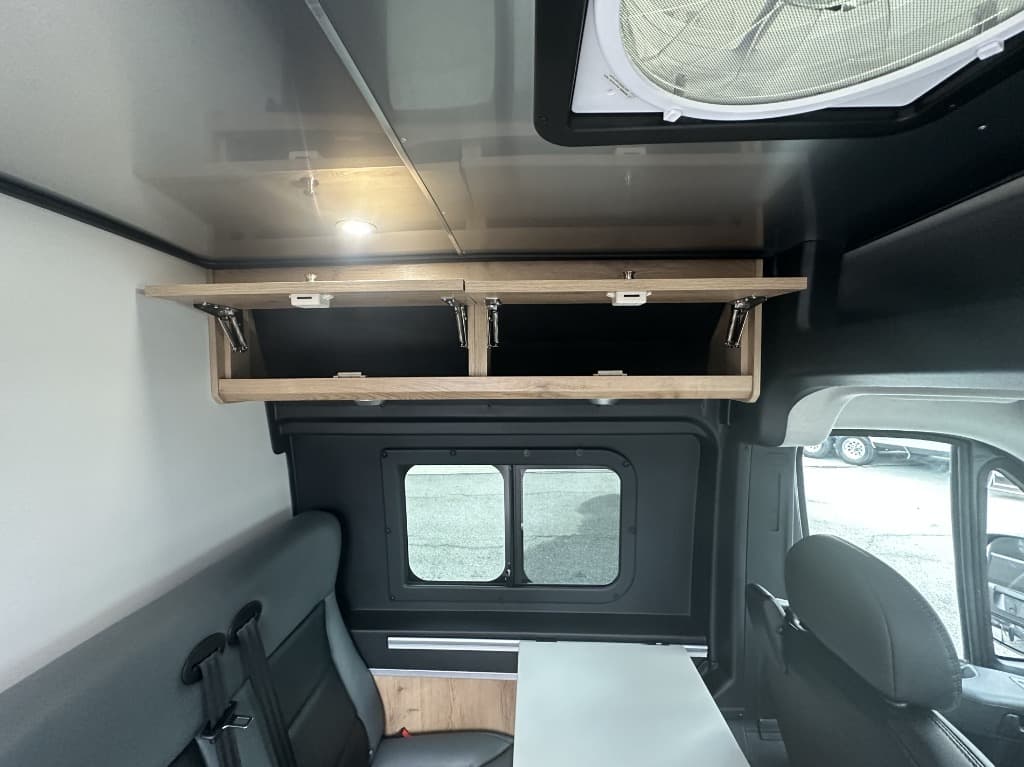 2027 Airstream 2027 Airstream Rangeline - thumbnail 16