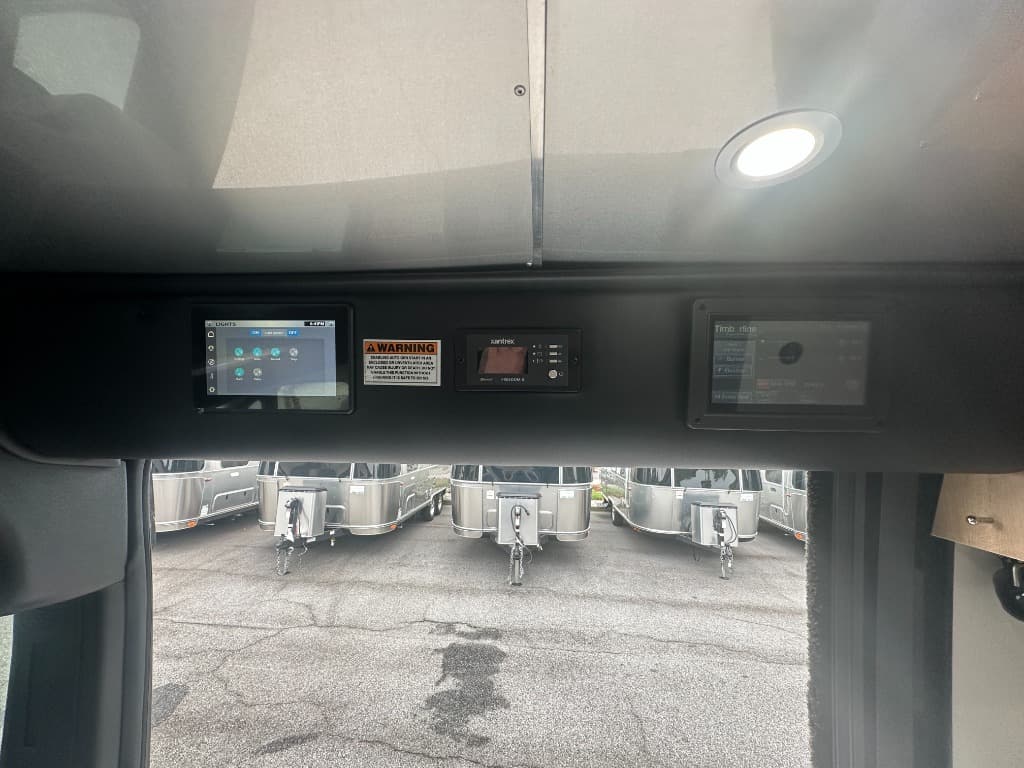 2027 Airstream 2027 Airstream Rangeline - thumbnail 19